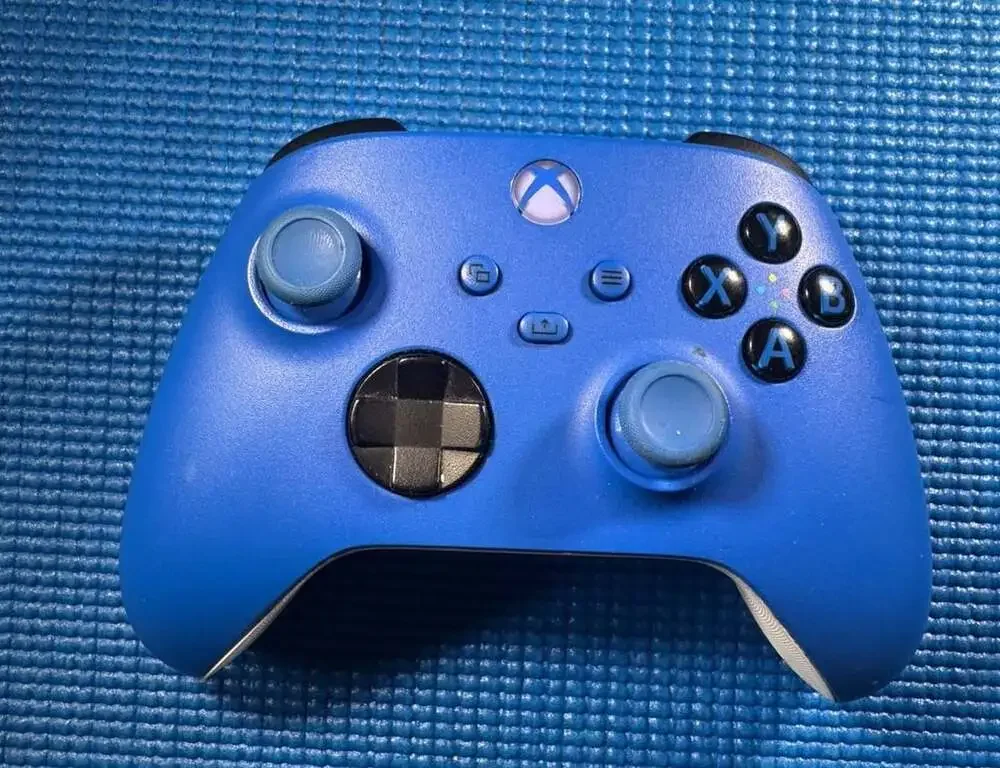 Microsoft Xbox Wireless Controller - Shock Blue (Model 1914)